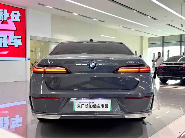 BMW i7 — Фото автомобиля 10