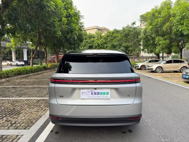 Li Auto i8 — Фото автомобиля 7