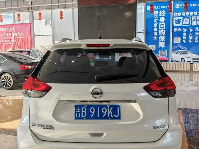 Nissan X-Trail — Фото автомобиля 30