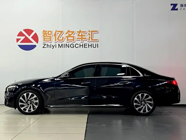 Mercedes-Benz E-Class — Фото автомобиля 3