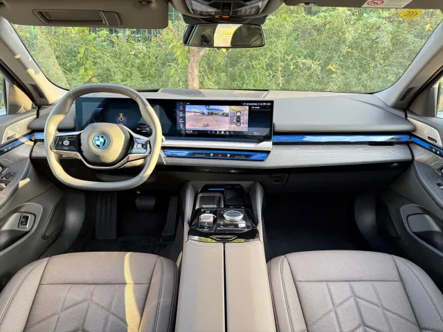 BMW i5 — Фото автомобиля 21