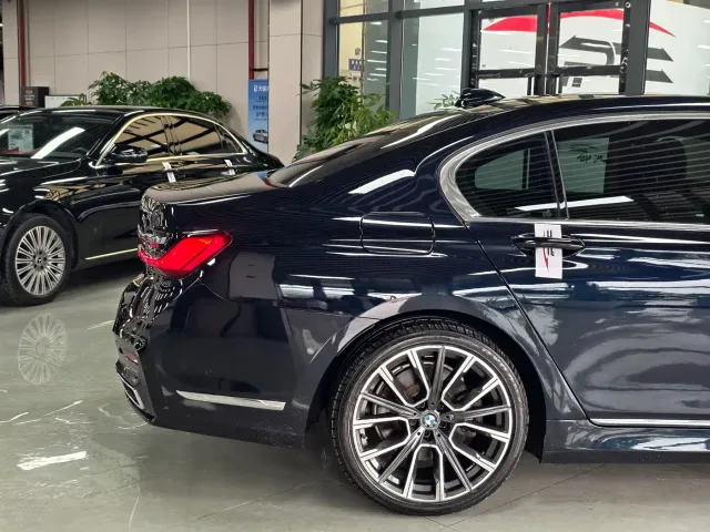 BMW 7 Series — Фото автомобиля 22