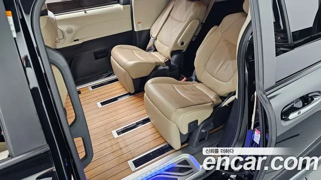 Toyota Sienna — Фото автомобиля 10