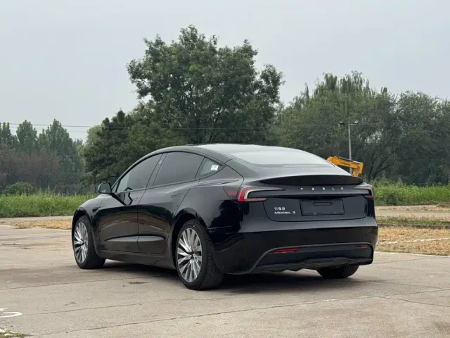 Tesla Model 3 2023 Rear-Wheel Drive — Фото автомобиля 4