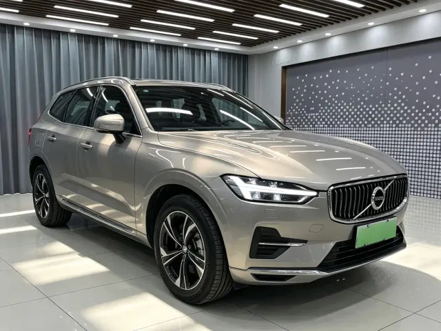 Volvo XC70 Plug-in Hybrid — Фото автомобиля 3
