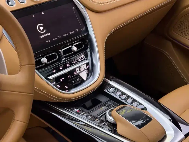 Aston Martin DBX — Фото автомобиля 25
