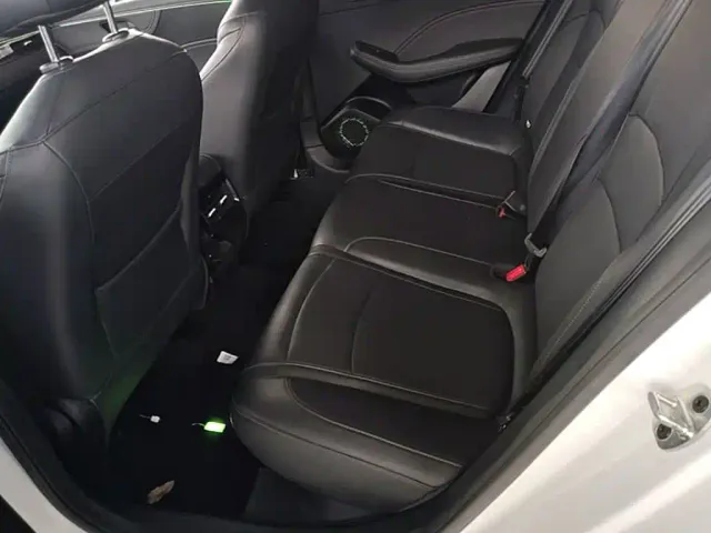 Roewe i5 — Фото автомобиля 12