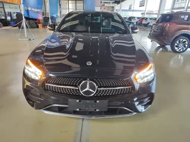 Mercedes-Benz E-Class — Фото автомобиля 2