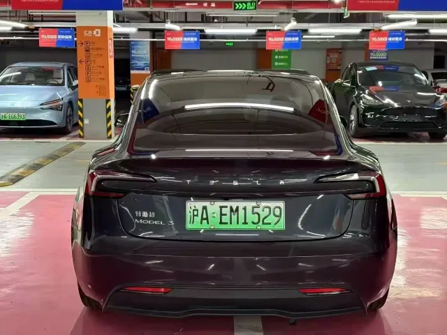 Tesla Model 3 — Фото автомобиля 8