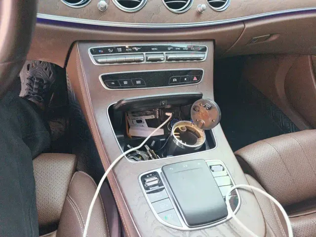 Mercedes-Benz E-Class — Фото автомобиля 10