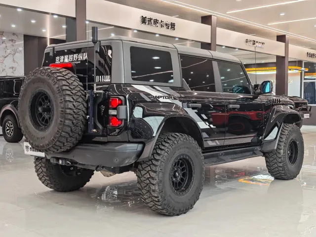 Ford Bronco — Фото автомобиля 11