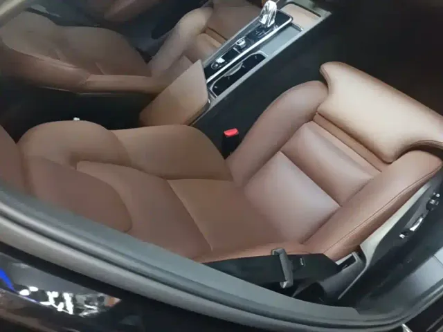 Volvo XC60 — Фото автомобиля 24