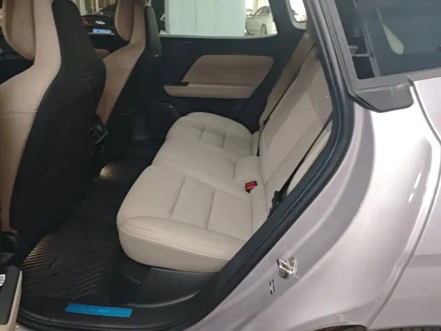 Volvo XC70 Plug-in Hybrid — Фото автомобиля 16