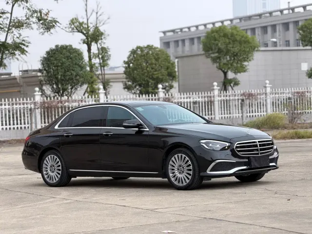 Mercedes-Benz E-Class — Фото автомобиля 4