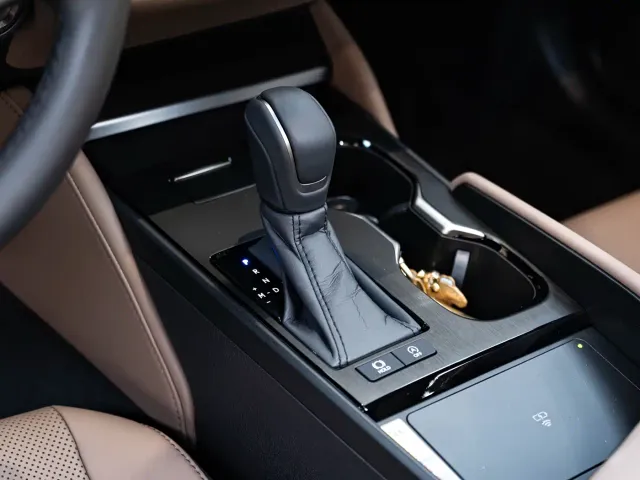 Lexus ES — Фото автомобиля 15