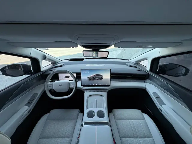 Xpeng X9 — Фото автомобиля 5