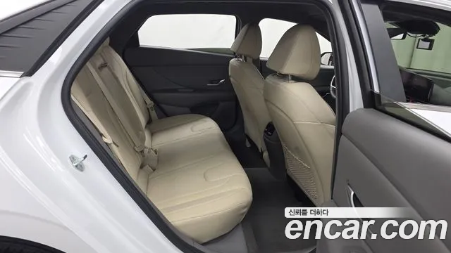 Hyundai AVANTE Avante (CN7) — Фото автомобиля 12