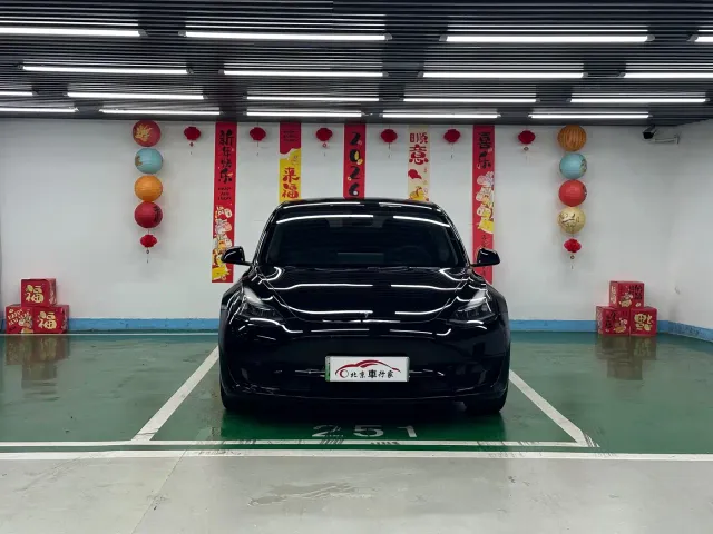 Tesla Model 3 — Фото автомобиля 2