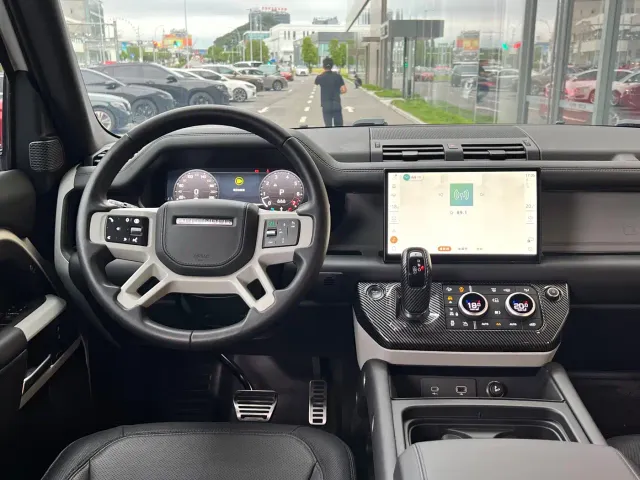 Land Rover Defender — Фото автомобиля 17