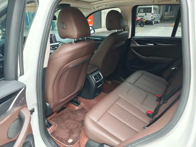 BMW iX3 — Фото автомобиля 12