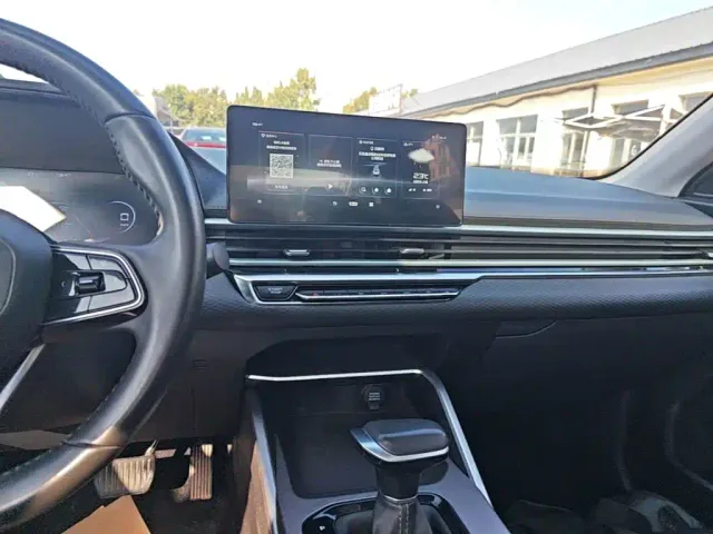 Geely Emgrand — Фото автомобиля 12
