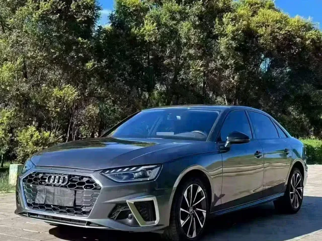 Фотография автомобиля — Audi A4L