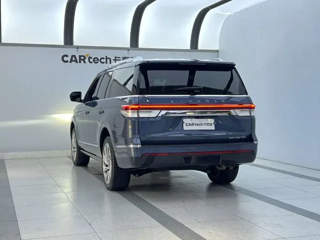 Lincoln Navigator — Фото автомобиля 4