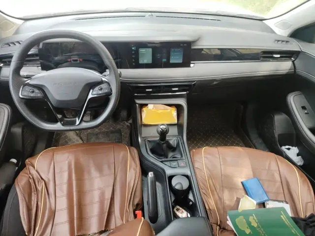 Roewe i5 — Фото автомобиля 5