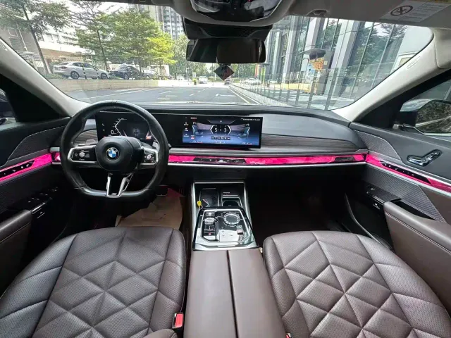 BMW 7 Series — Фото автомобиля 6