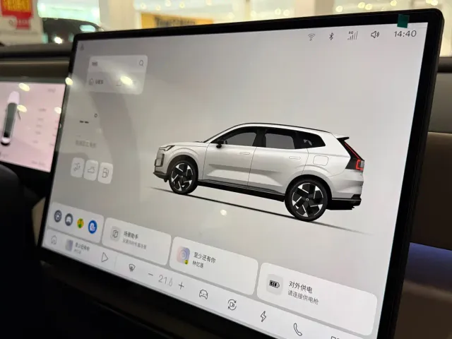 Volvo XC70 Plug-in Hybrid — Фото автомобиля 14