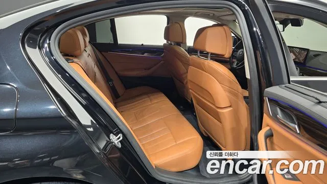 BMW 5-Series — Фото автомобиля 12