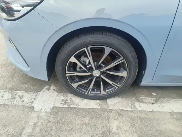 Geely Emgrand — Фото автомобиля 22