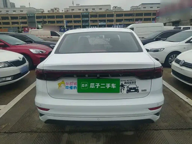 Geely Emgrand — Фото автомобиля 5