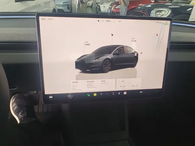Tesla Model 3 — Фото автомобиля 12