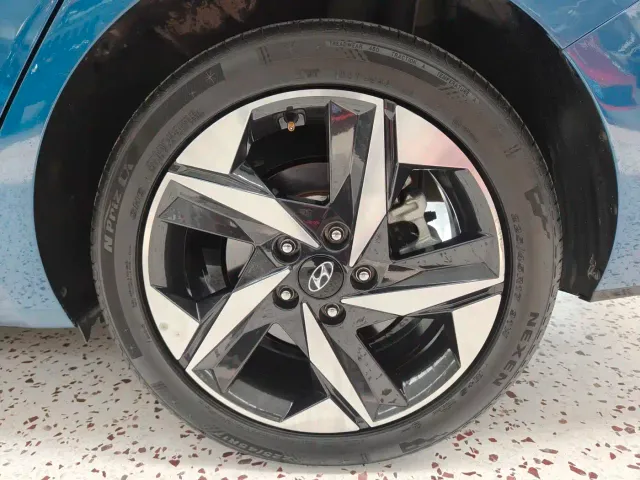 Hyundai Elantra — Фото автомобиля 17
