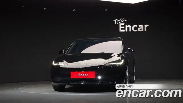 Tesla Model 3 — Фото автомобиля 3