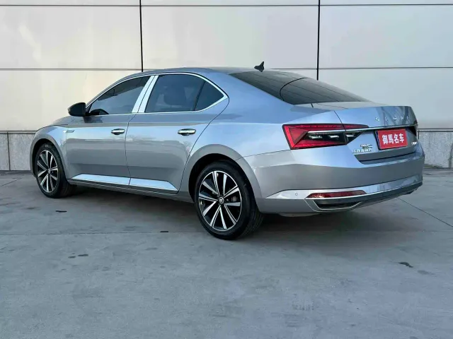Skoda Superb — Фото автомобиля 4
