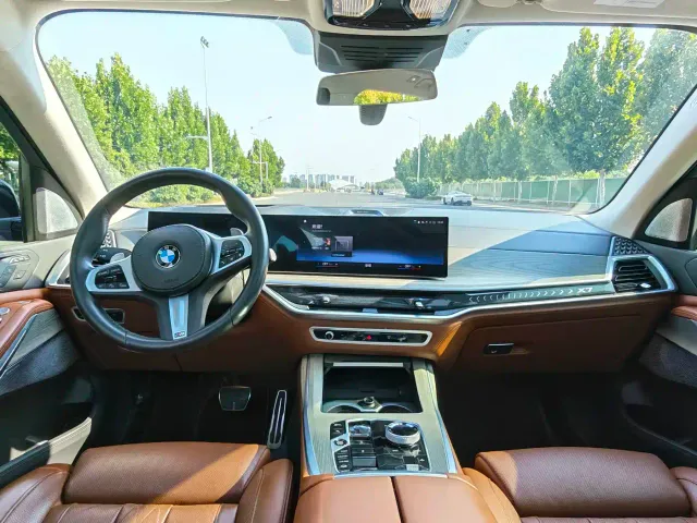 BMW X7 — Фото автомобиля 4