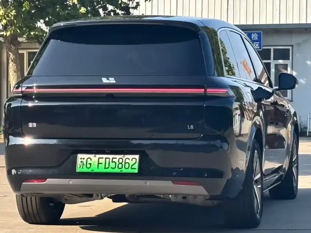 Li Auto L8 — Фото автомобиля 6