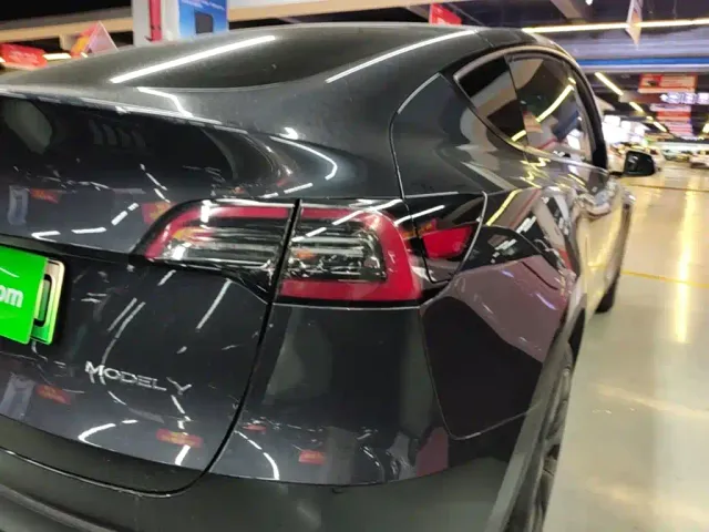 Tesla Model Y — Фото автомобиля 7