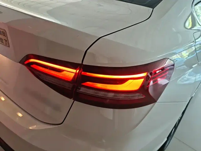 Volkswagen Lavida — Фото автомобиля 7