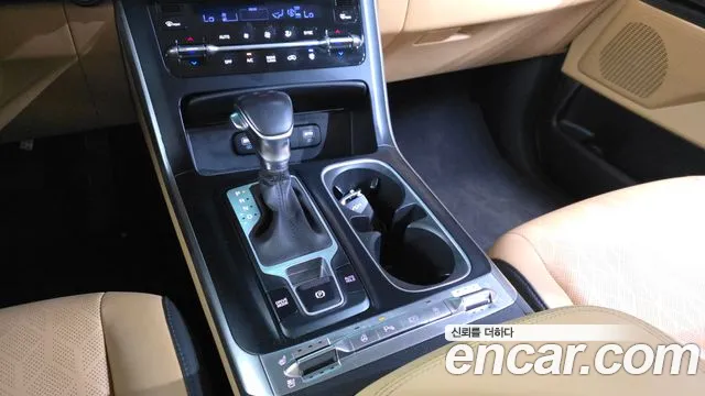Kia Carnival Generation 4 — Фото автомобиля 12