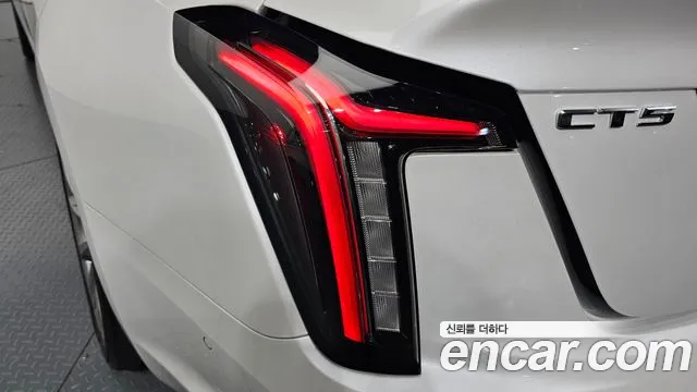 Cadillac CT5 — Фото автомобиля 8