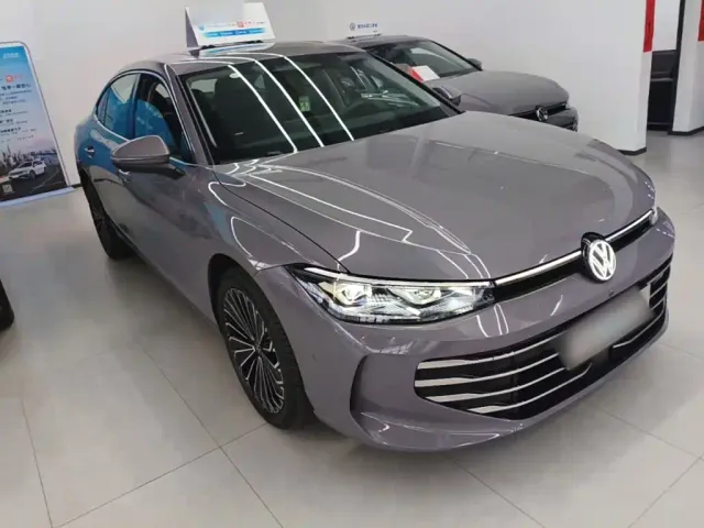 Volkswagen Passat — Фото автомобиля 3
