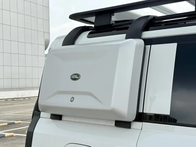 Land Rover Defender — Фото автомобиля 16