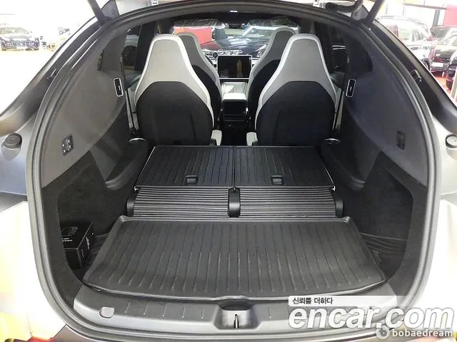 Tesla Model Y — Фото автомобиля 10