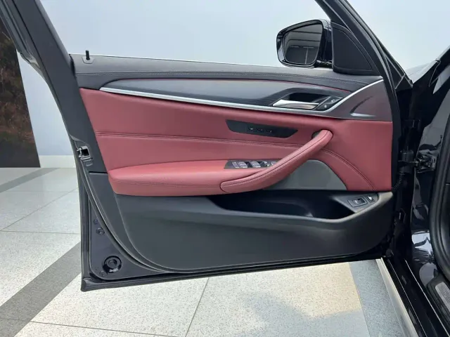 BMW 5 Series — Фото автомобиля 3