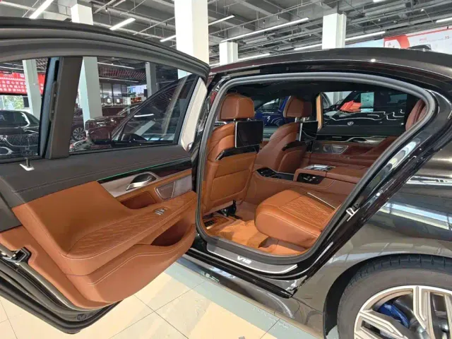 BMW 7 Series — Фото автомобиля 19
