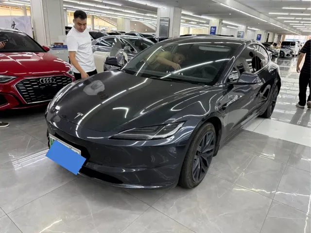 Фотография автомобиля — Tesla Model 3