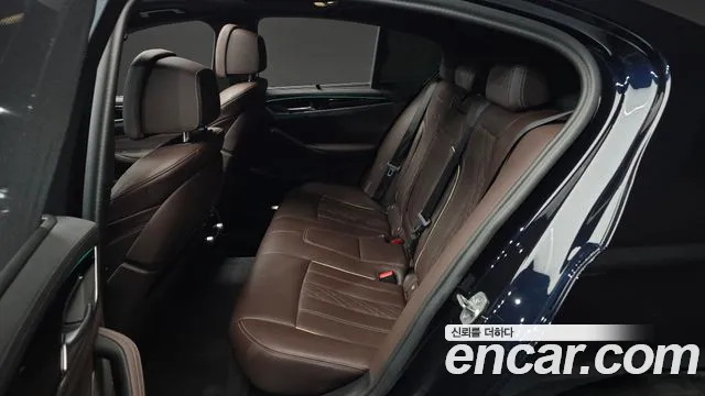 BMW 5 Series G30 — Фото автомобиля 18